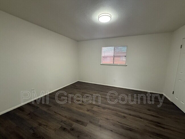 Building Photo - 1418 S 73rd E Ave