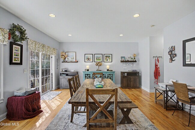 Building Photo - 8 Furlong St