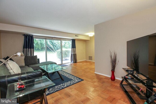 Building Photo - 10028 Fair Wds Dr