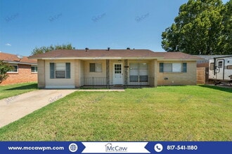 Building Photo - 5107 Parklane Dr