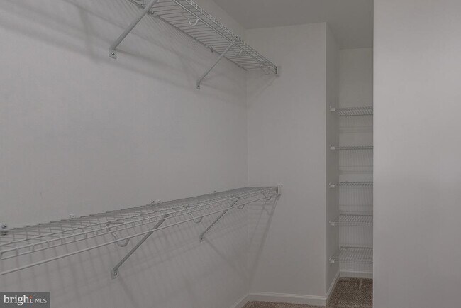 Building Photo - 102 Coralyrose Ct