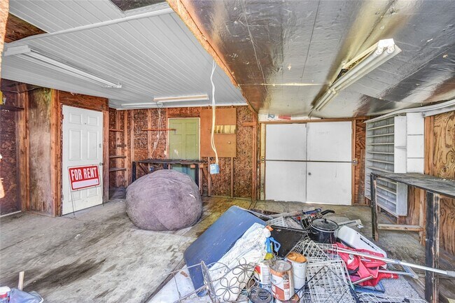 Building Photo - 109 N Rock Island St