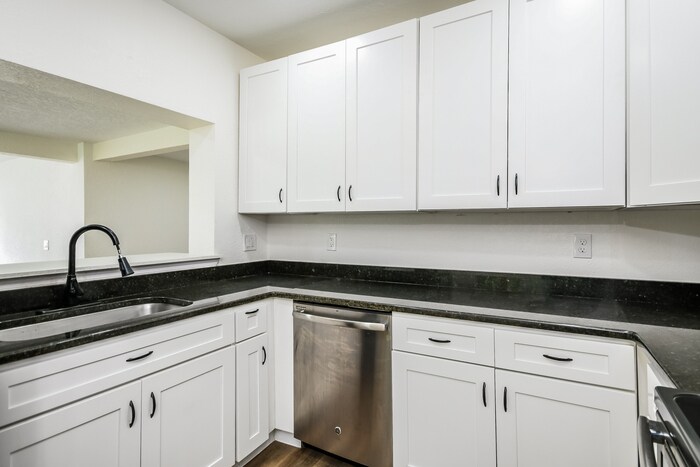 Building Photo - 611 Cookman Ave