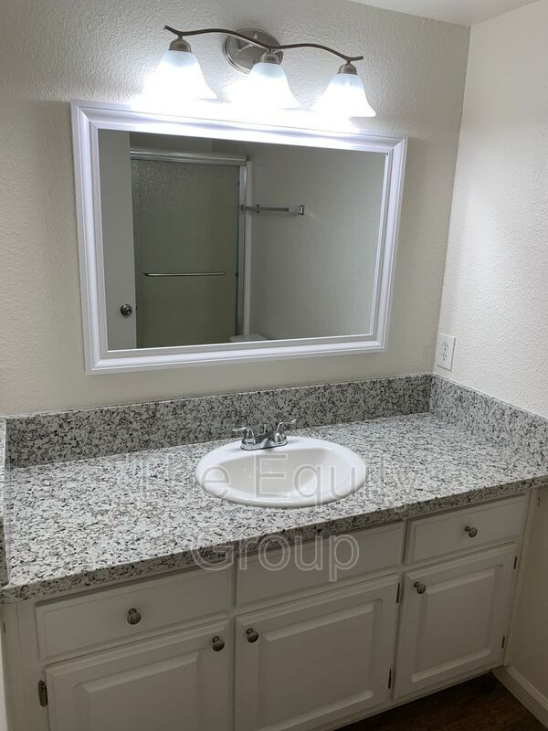 Building Photo - 3928 W Meadow Ave