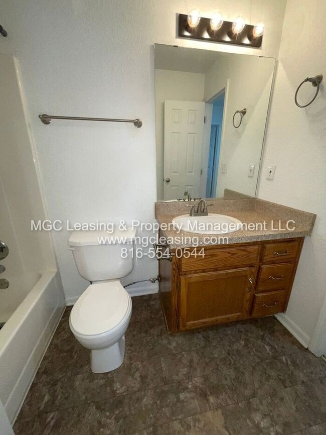 Building Photo - Creekwood Park Townhomes - At Last, This I...