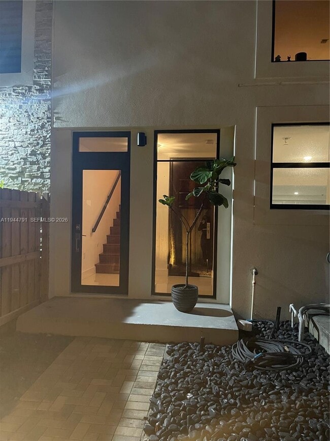 Building Photo - 909 NE 16th Terrace