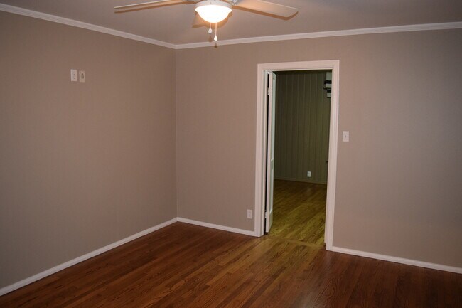 Building Photo - 6700 Kavanaugh Pl