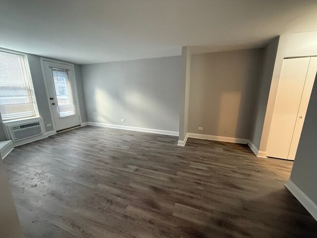 Building Photo - 744 W Gordon Terrace