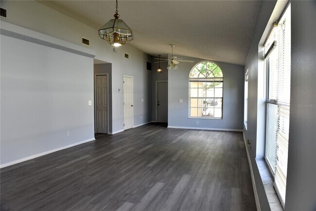 Building Photo - 271 Daniels Pointe Dr