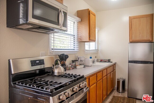 Building Photo - 26 Breeze Ave