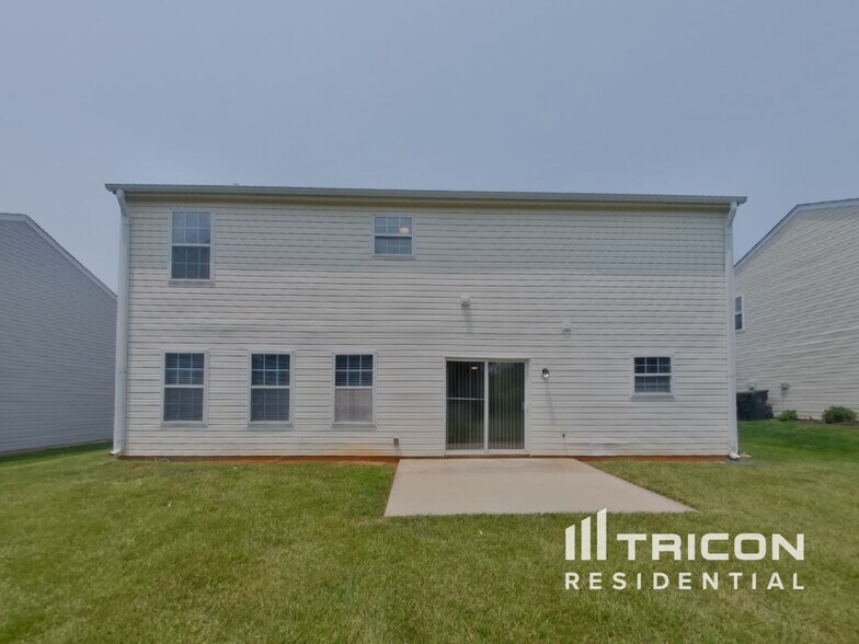 Building Photo - 9720 Avensong Crossing Dr