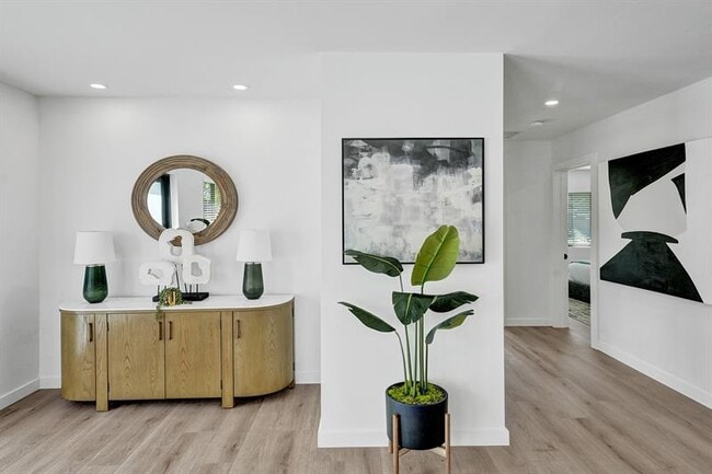 Building Photo - 5501 NE 18th Terrace