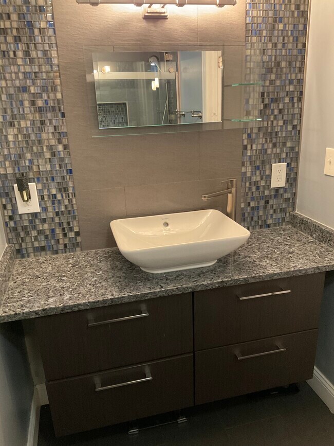 Building Photo - 701 Lamont St NW