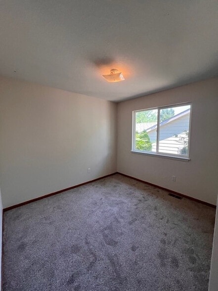 Bedroom 1 - 404 Emerald Ct