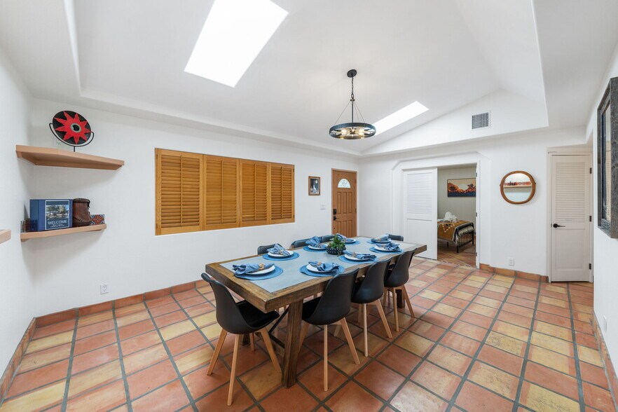 Building Photo - 58328 Bonanza Dr