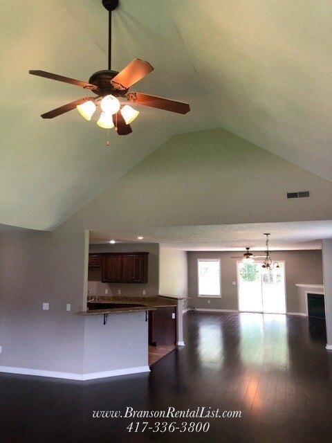 Building Photo - Over 2,000 sqft on one level