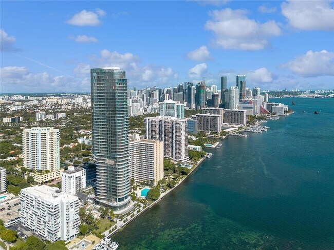 Building Photo - 145 SE 25th Rd