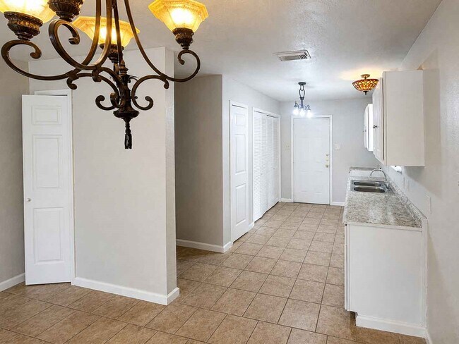 Building Photo - 11919 Greenmesa Dr