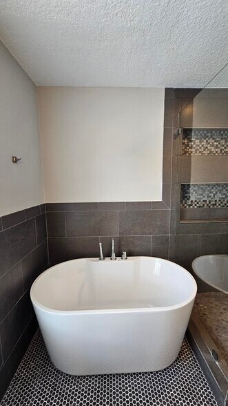 Building Photo - 13983 Summer Breeze Dr