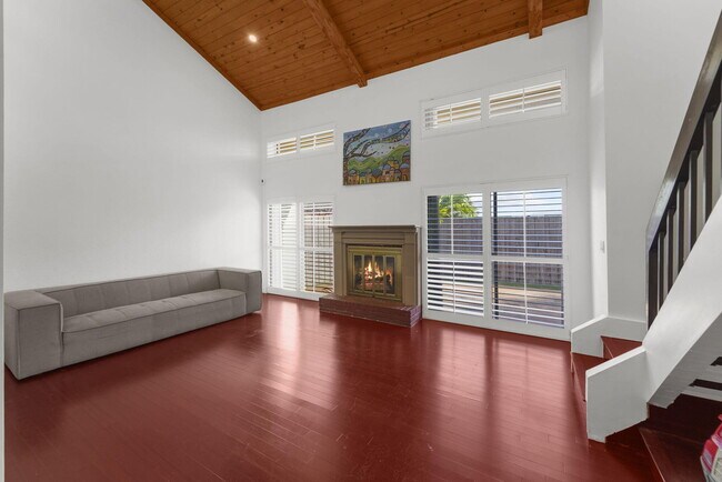 Building Photo - 7621 Sierra Terrace W