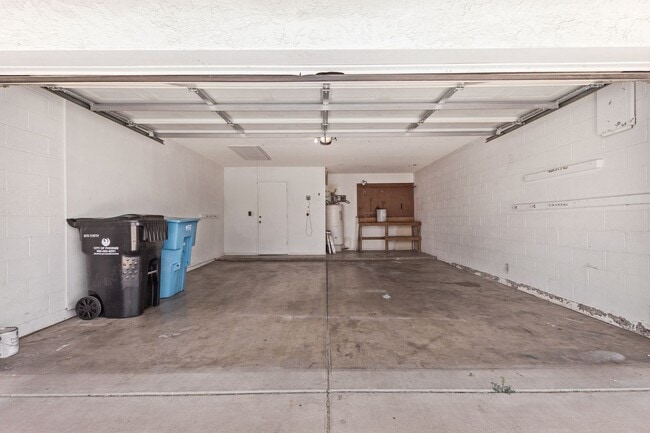 Building Photo - Comfortable 3-Bed, 2-Bath Home in Glendale...