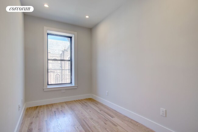 Building Photo - 206 W 96th St