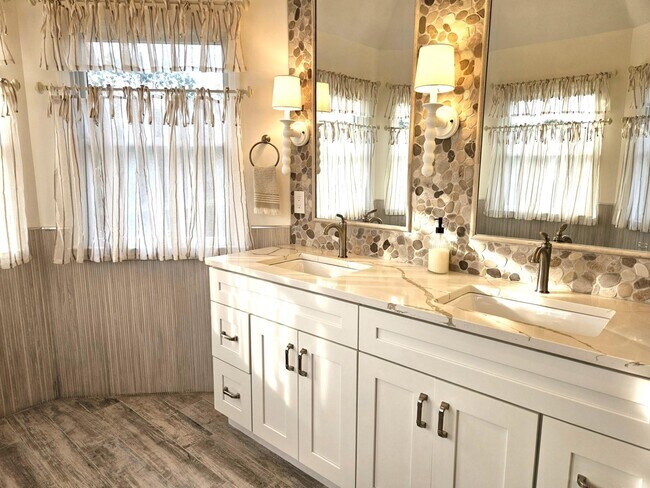 Building Photo - 1275 The Esplanade