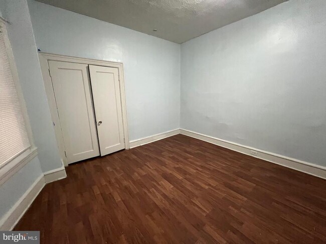 Building Photo - 5533 Walnut St