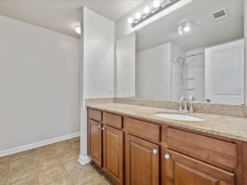 Building Photo - 472 Tufton Tr