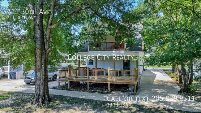 Building Photo - 711 30th Ave