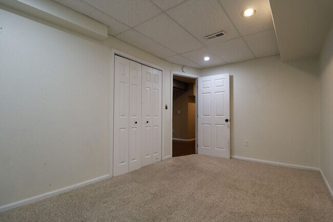 Building Photo - Beautiful Updated Town Home in Fort Collins