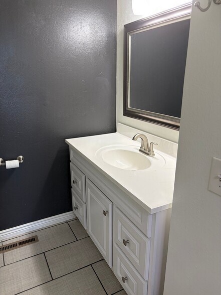 Building Photo - 7964 Chase Cir