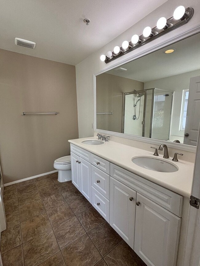 Building Photo - Move-In Ready 4 Bedroom Home Perfect for Professionals & Families