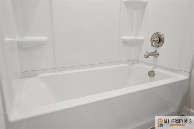 Building Photo - 25 Elliot Ln