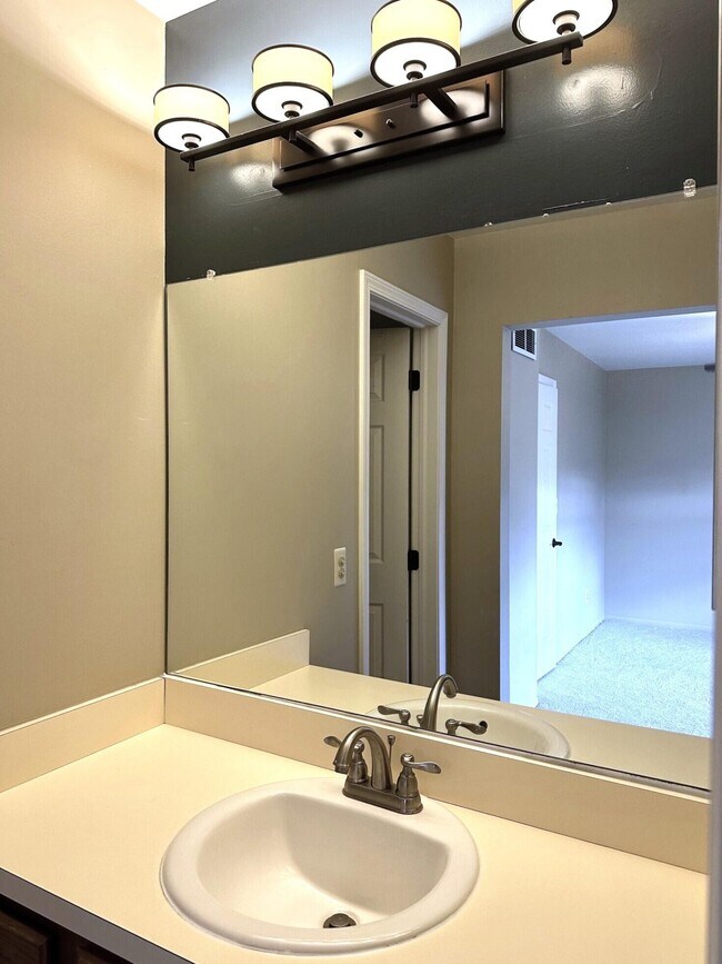 Building Photo - 3456 Burbank Dr