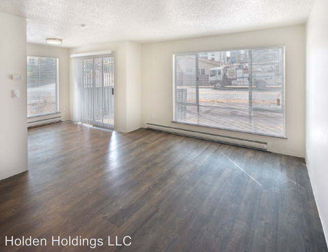 Building Photo - 900 SW Holden St