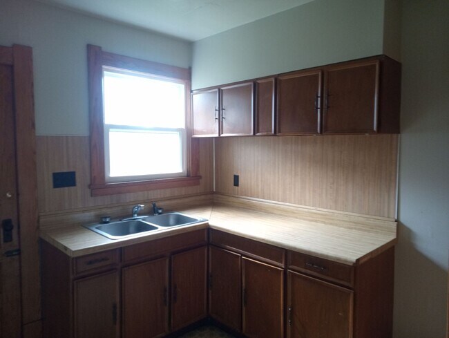 Building Photo - 1525 Kelsey Ave