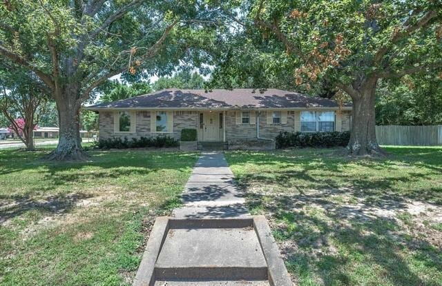 Building Photo - 439 W Main St