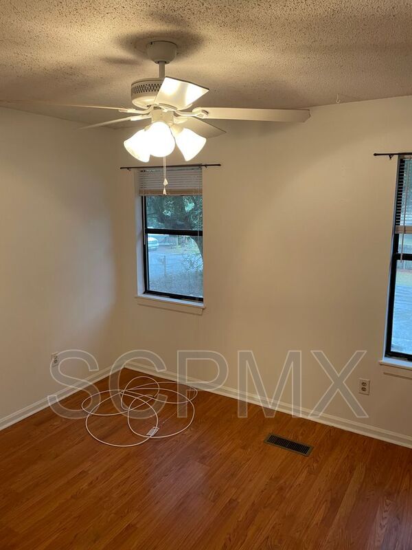 Building Photo - 10 Bass Ln