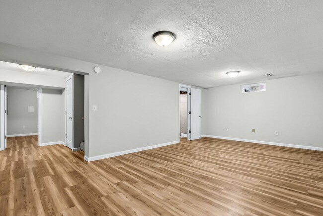 Building Photo - 215 Darrell Dr