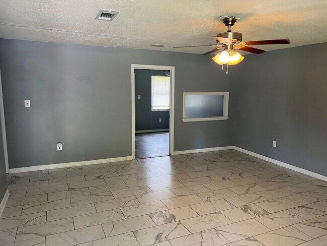 Building Photo - SUMMER MOVE-IN SPECIAL: $300 OFF 1ST MONTH...