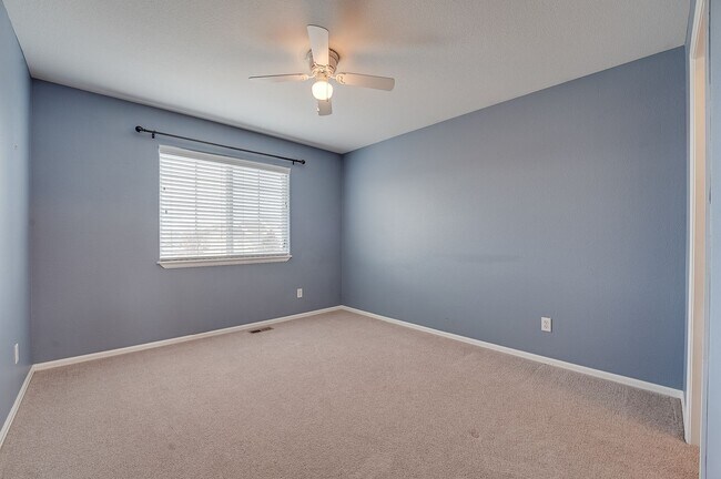 Building Photo - Spacious 3 bed, 2.5 bath home located in Wellington, CO