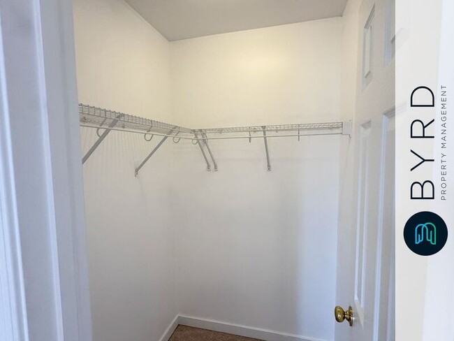 Building Photo - 115 E 14th St