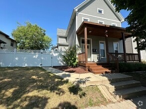 Building Photo - 707 Livingston Ave NE