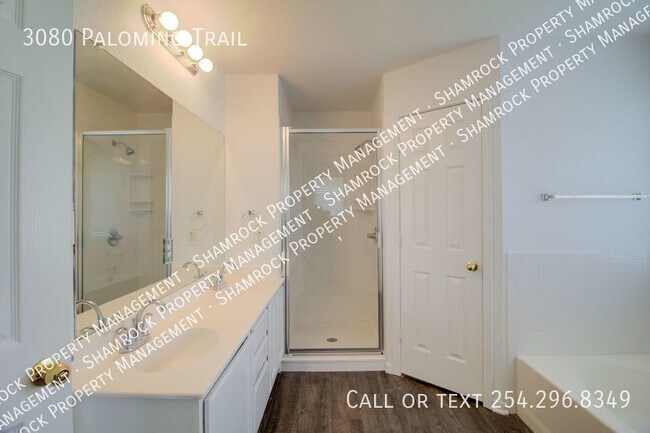 Building Photo - Surrey Ridge Duplex