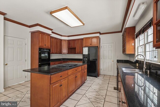 Building Photo - 8330 Westchester Dr