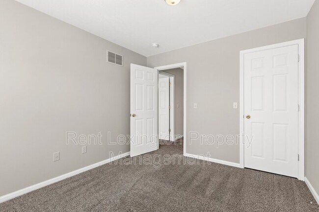 Building Photo - 1055 Duval St