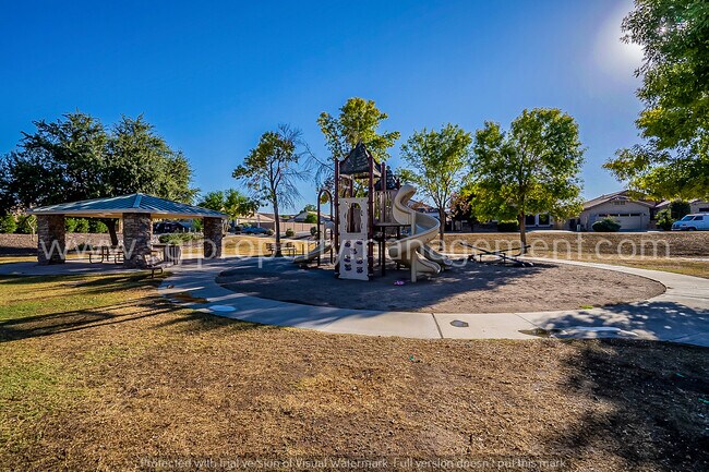 Building Photo - Beautiful split floorplan in a great neigh...