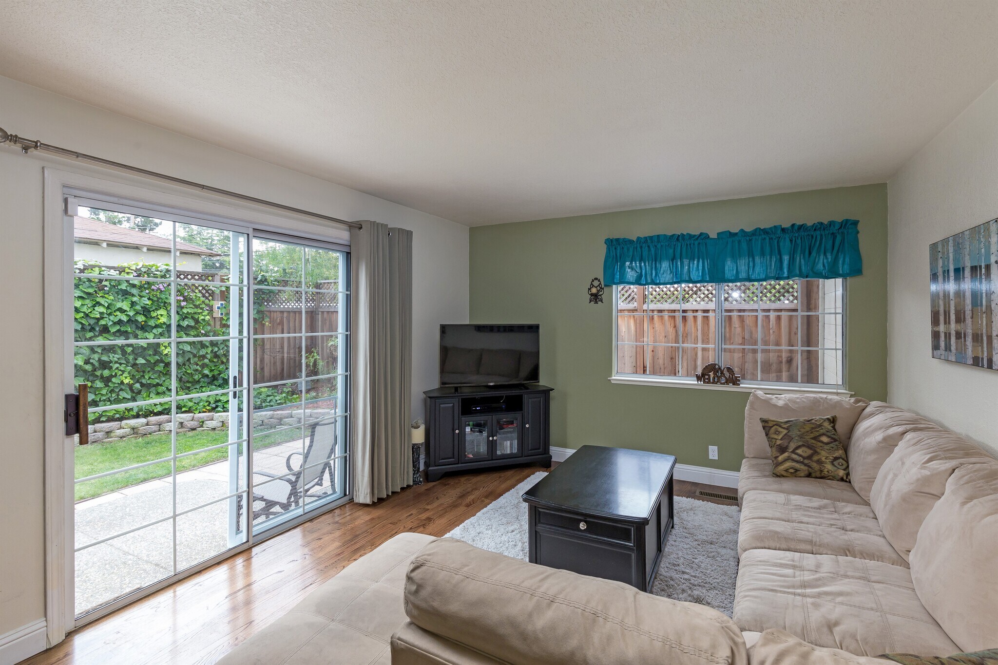 Family Room - 304 Titleist Ct