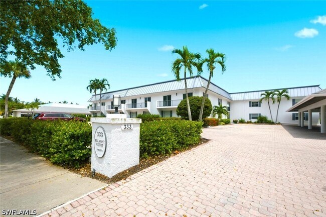 Building Photo - 333 Harbour Dr